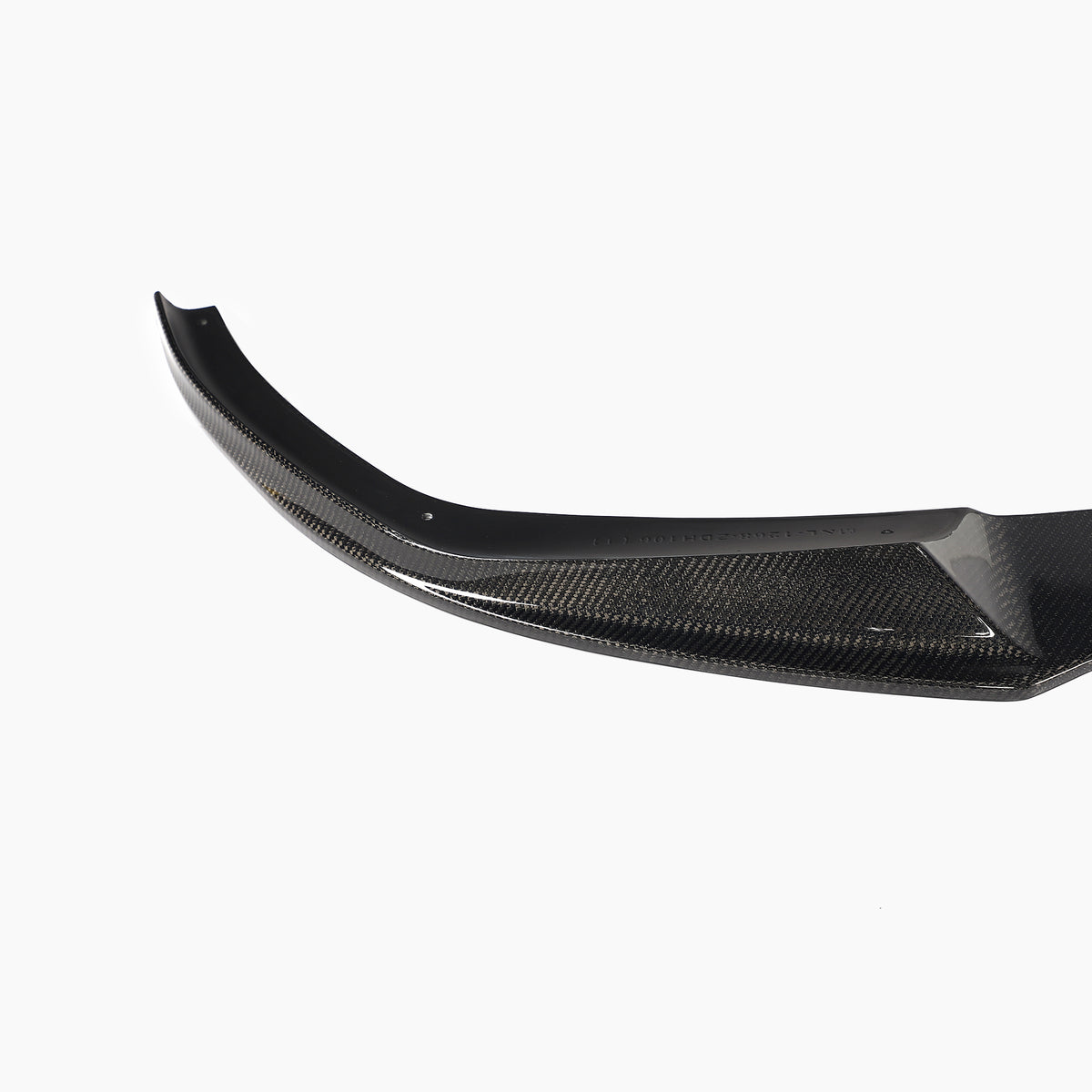 carbon fiber weave detail on BMW G20 G28 front bumper lip