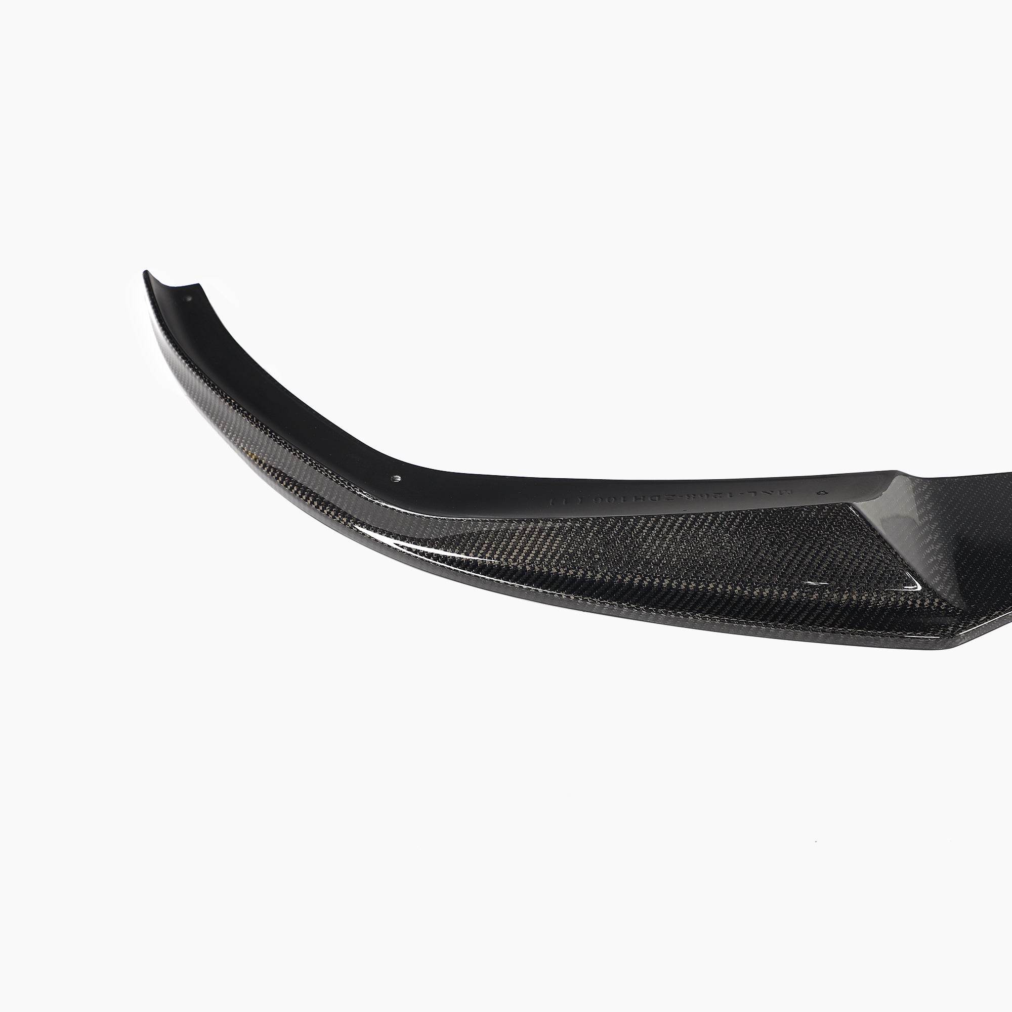 carbon fiber weave detail on BMW G20 G28 front bumper lip