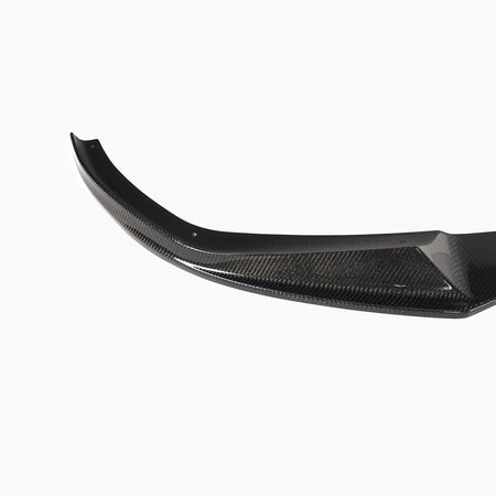 carbon fiber weave detail on BMW G20 G28 front bumper lip