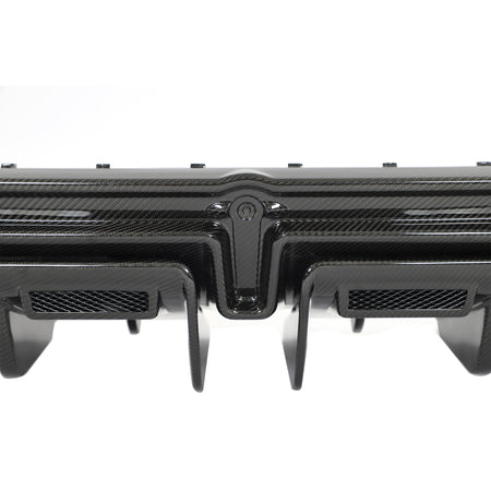 Audi R8 rear bumper diffuser center fin and lower edge detail