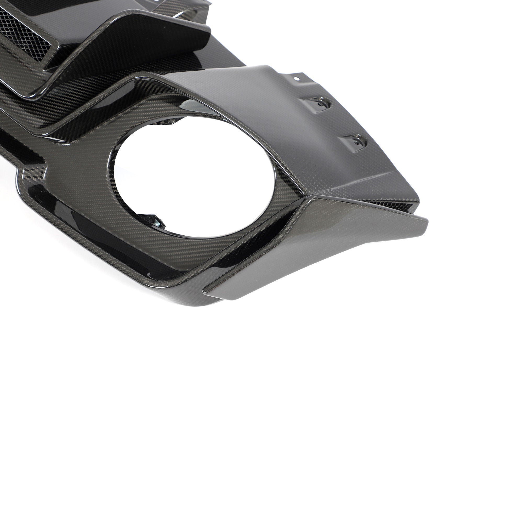 Audi R8 rear diffuser exhaust opening and side section detail