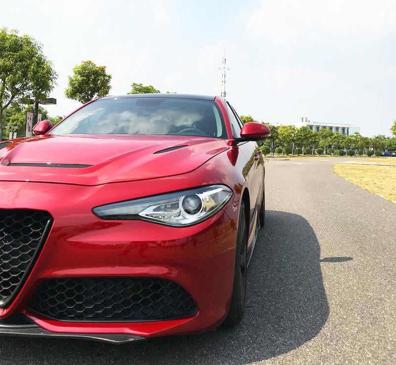 Alfa Romeo Giulia 952 carbon fiber hood vent installed close up