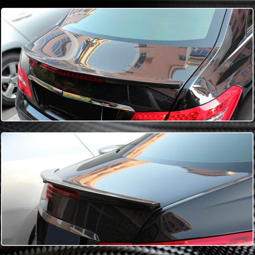 La Luce Laterale Posteriore E Il Logo AMG Con Fibra Di Carbonio Spoiler Posteriore Brabus Di Una Mercedes Benz E63s Amg 2013 S212 Image418767757 La Luce Laterale Posteriore E Il Logo AMG Con Fibra Di Carbonio Spoiler Posteriore Brabus Di Una Mercedes Benz E63s Amg 2013 S212 Image418767757